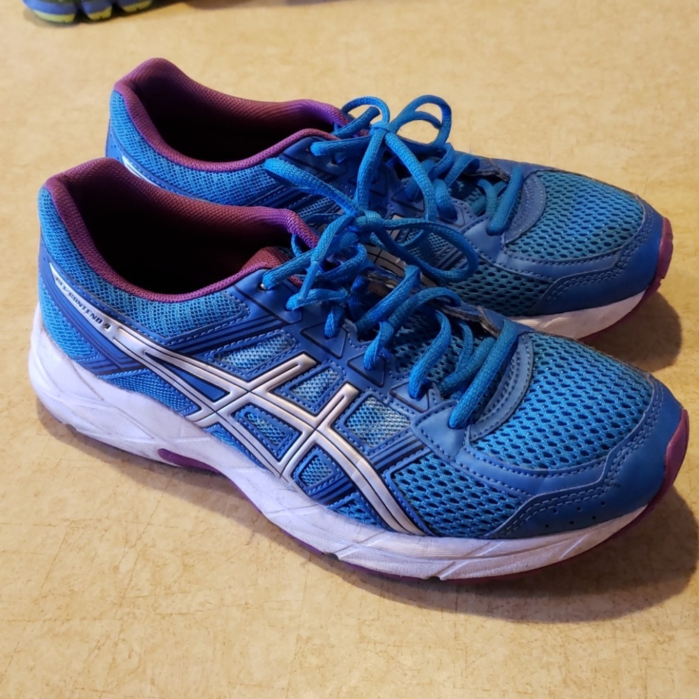 EUC ASICS Ortholite Gel Contend 4